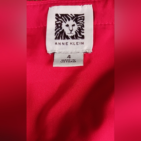 Anne Klein size 4 A-line red skirt with lining, side zipper - Picture 4 of 5